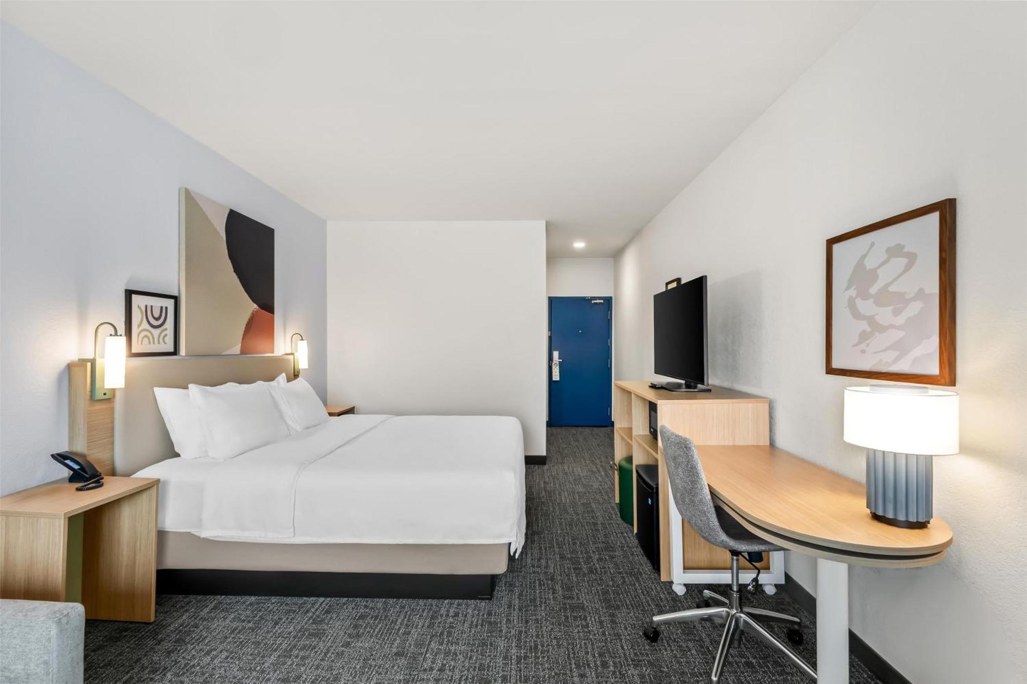 Spark By Hilton Hotel 3*